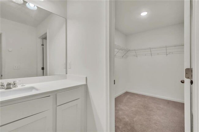 Building Photo - 1517 Vernon Blvd