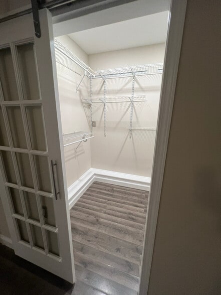 Building Photo - 7517 Bayard Park Dr