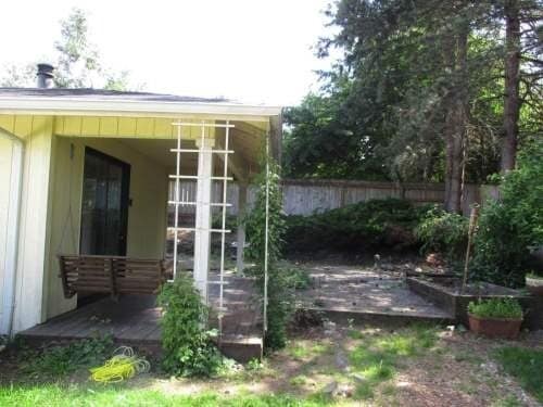 Building Photo - 2 Bedroom 1 Bathroom Rambler walking dista...