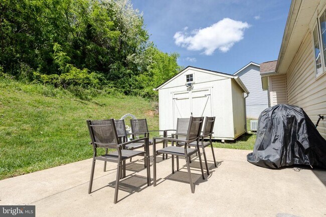 Building Photo - 103 Mummert Cir