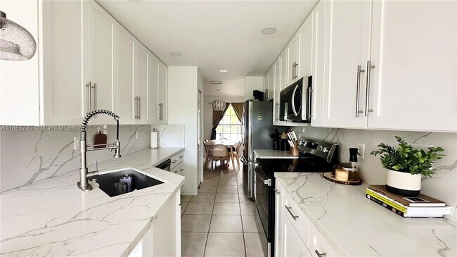 Building Photo - 2265 NW 170th Ave