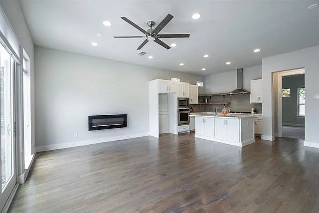 Building Photo - 1292 N Prairie Ave