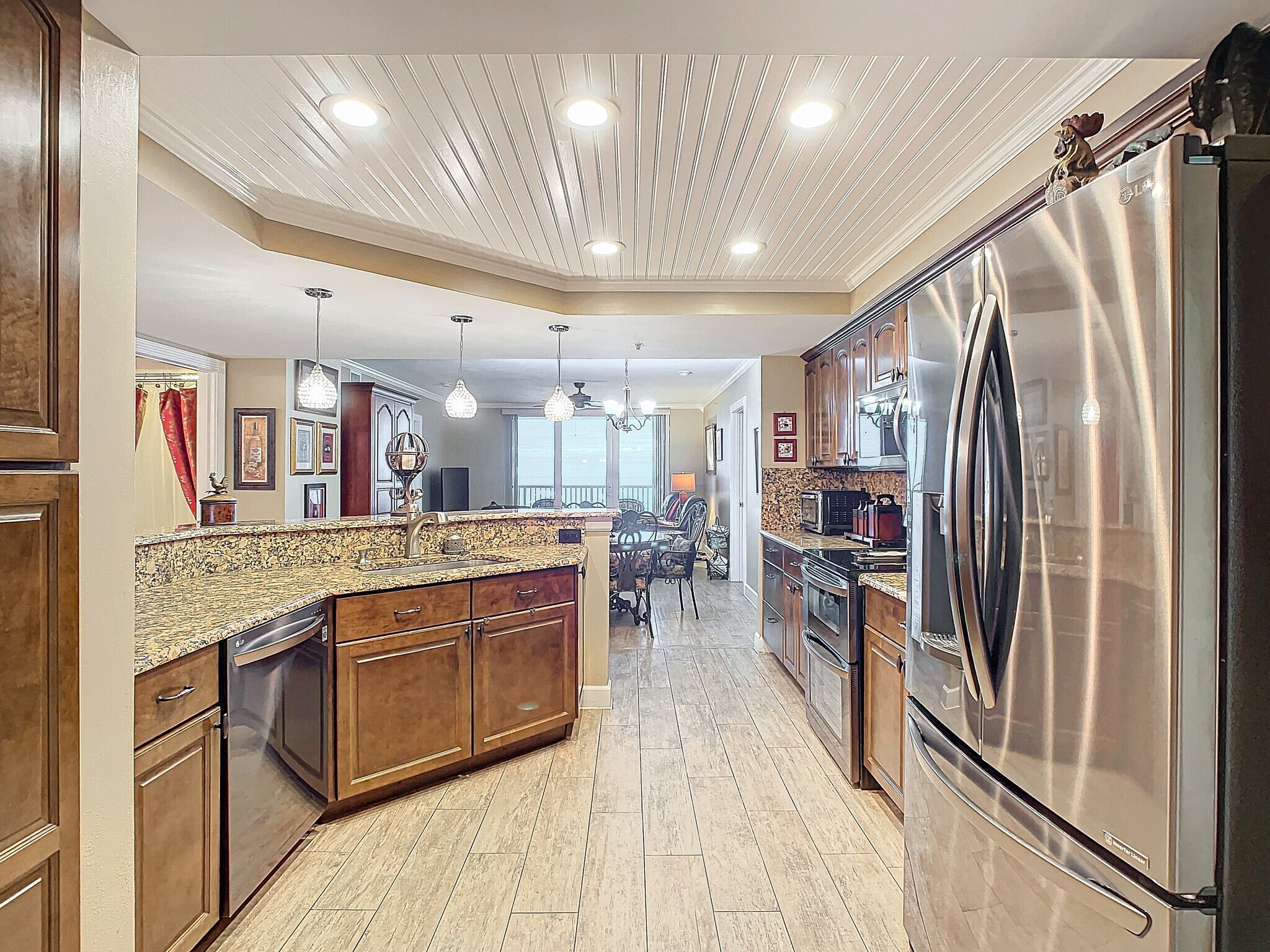 kitchen - 2055 S Atlantic Ave