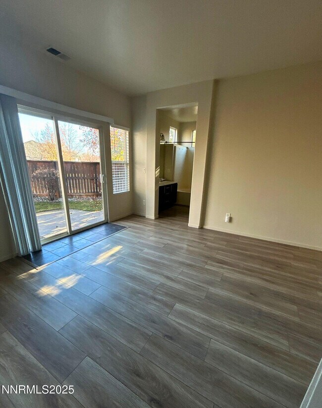 Building Photo - 5353 Desert Peach Dr