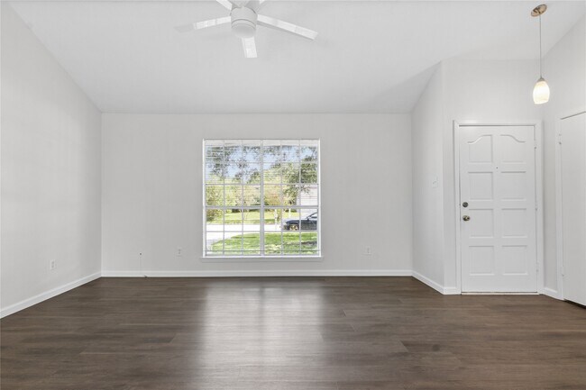Building Photo - 2504 Ewell Dr