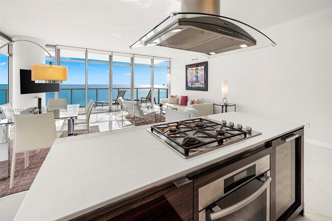 Building Photo - 3737 Collins Ave