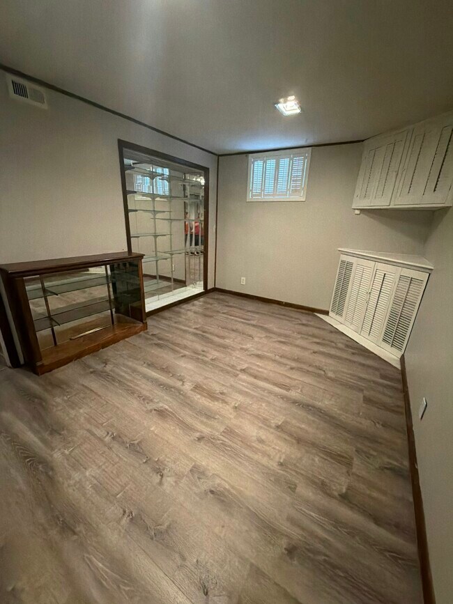 Building Photo - 2906 S Stuart Way