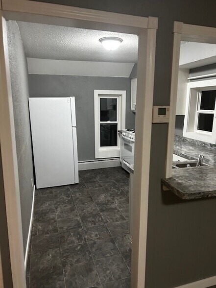 Building Photo - 902 6th Ave NE