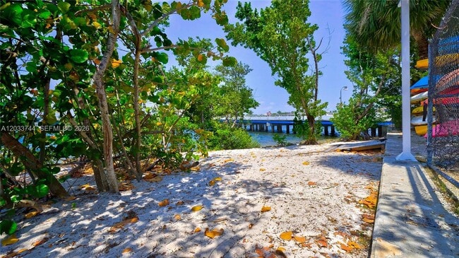 Building Photo - 2 Grove Isle Dr