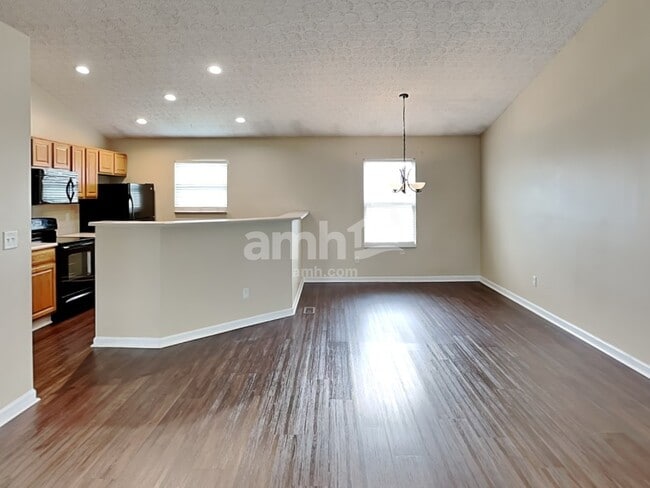 Building Photo - 8 Danielson Cir