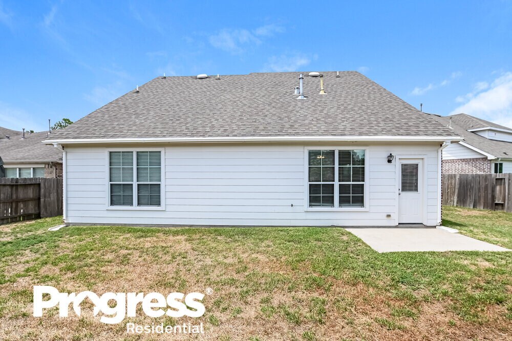 Building Photo - 17611 Sulphur Stream Dr
