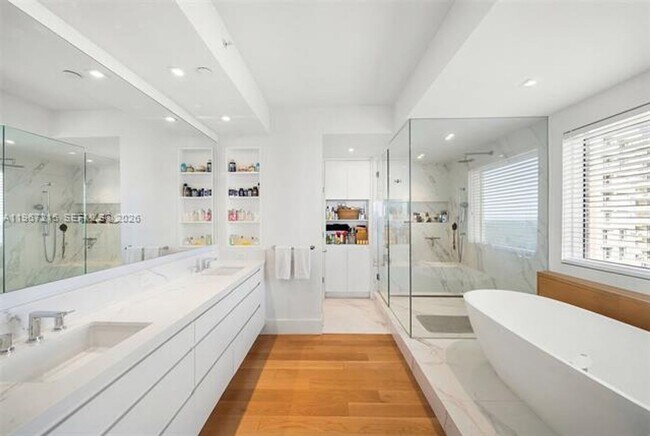 Building Photo - 789 Crandon Blvd