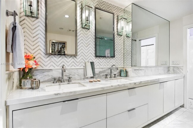 Building Photo - 1900 Sunset Harbour Dr