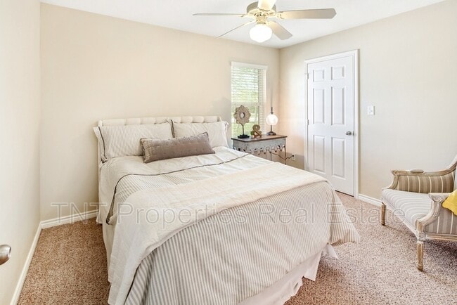 Building Photo - 9803 Risky's Ranch Dr