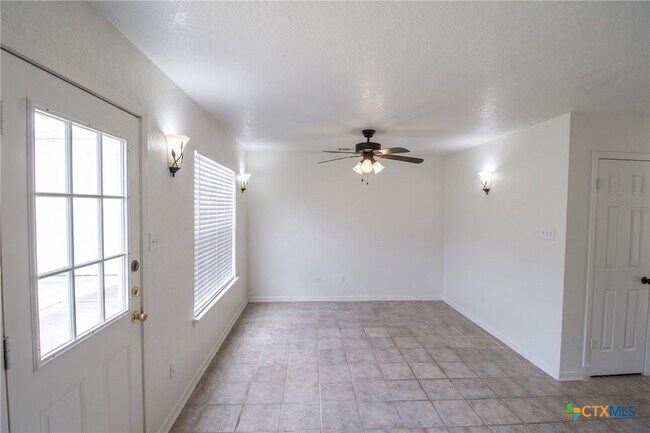 Building Photo - 2412 Skylark Cir