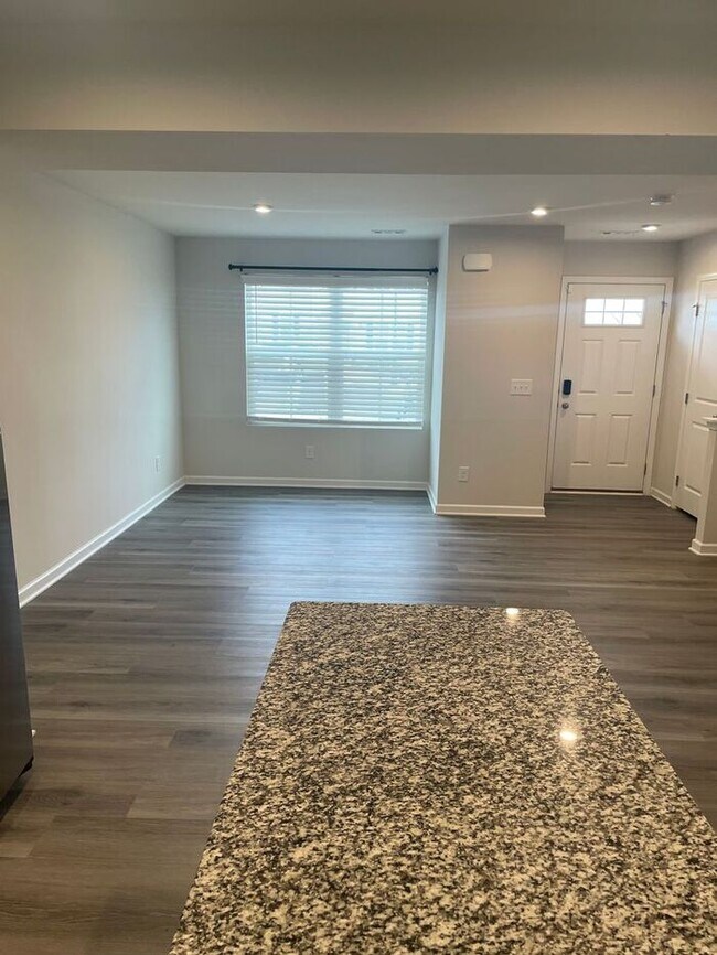 Building Photo - Stunning 3BR 3BA Home w/ Private Patio • Full Appliance Suite • Wooded-View Patio in Nashville