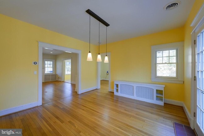 Building Photo - 5717 Chevy Chase Pkwy NW