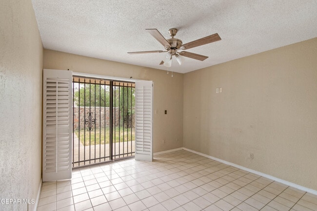 Building Photo - 316 Thunderbird Dr