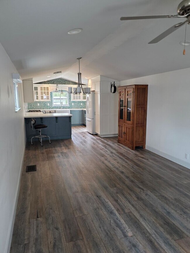 Building Photo - 2 Bedroom, 2 Bath House Near the Beach