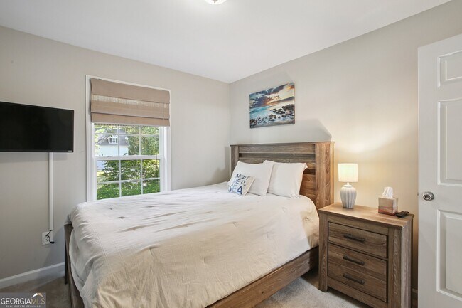 Building Photo - 102 Hickory Dr