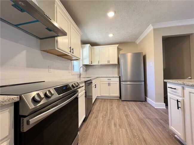 Building Photo - 550 Oglesby Bridge Rd SE