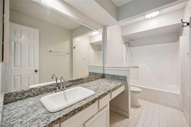 Building Photo - 12800 Briar Forest Dr