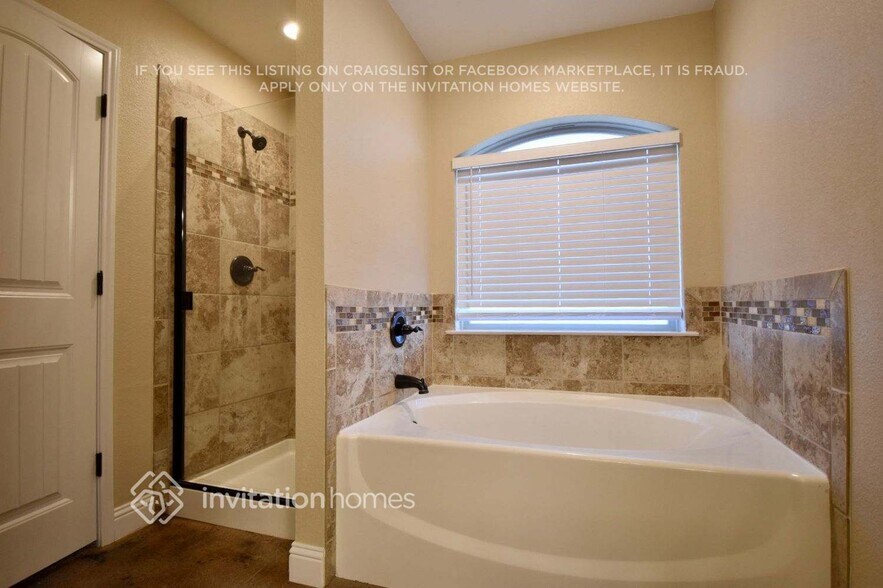 Building Photo - 2029 Bay Laurel Dr