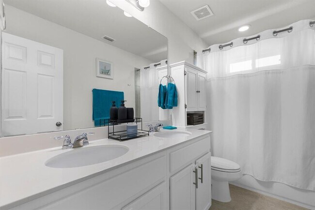 Building Photo - 3201 E College Park Dr