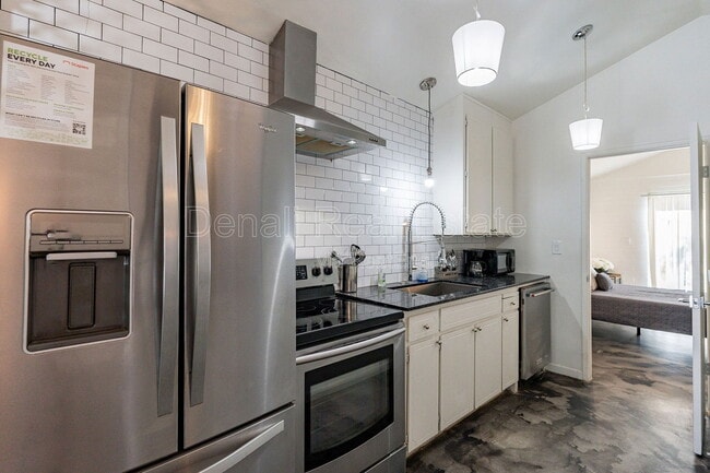 Building Photo - 2309 S College Ave