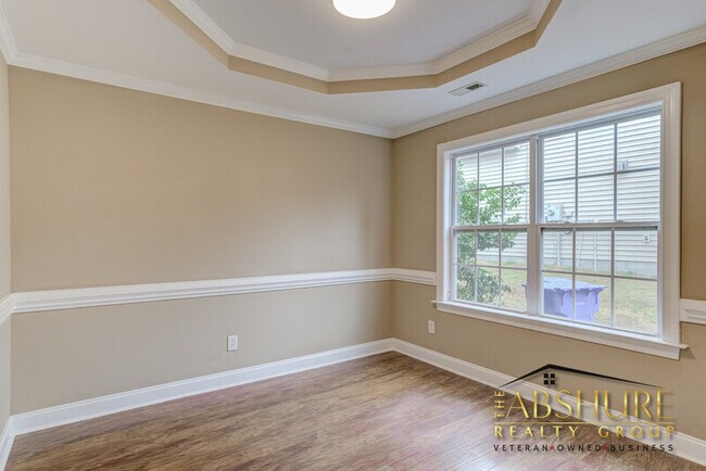 Building Photo - 325 Timber Meadow Lake