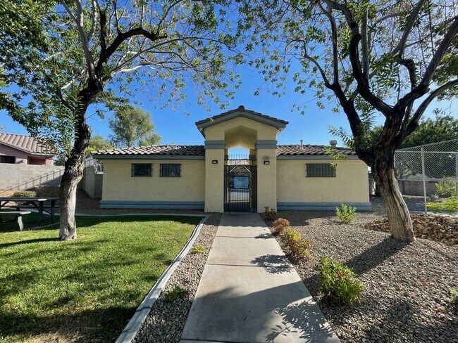 Building Photo - Great single story 3 bedroom house for rent!