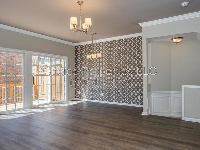 Building Photo - 14930 Ballantyne Village Way