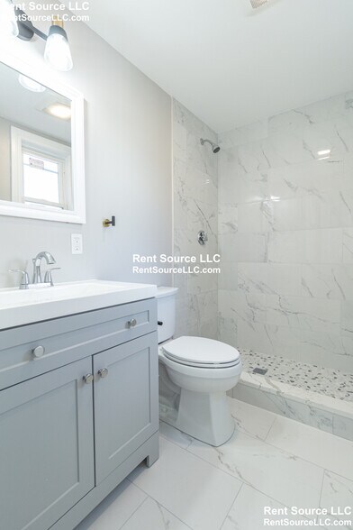 Building Photo - 97 Elm St