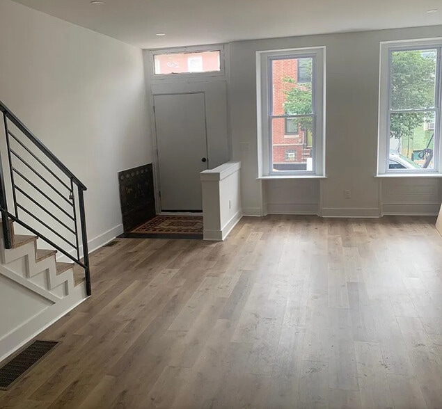 Building Photo - 2124 E Somerset St