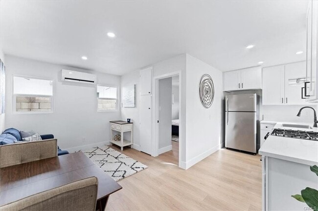 Building Photo - 1 Bedroom 1 Bath Detached House for Rent in Uptown Whittier