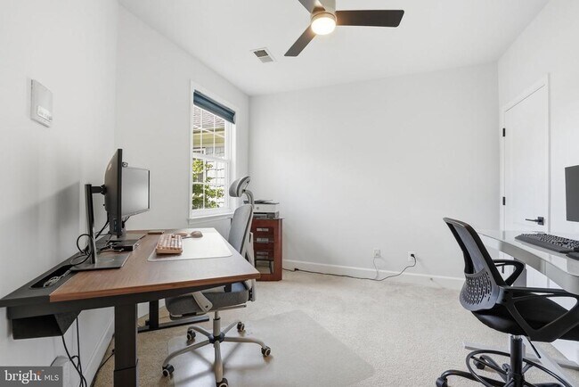Building Photo - 13940 Greendale Dr
