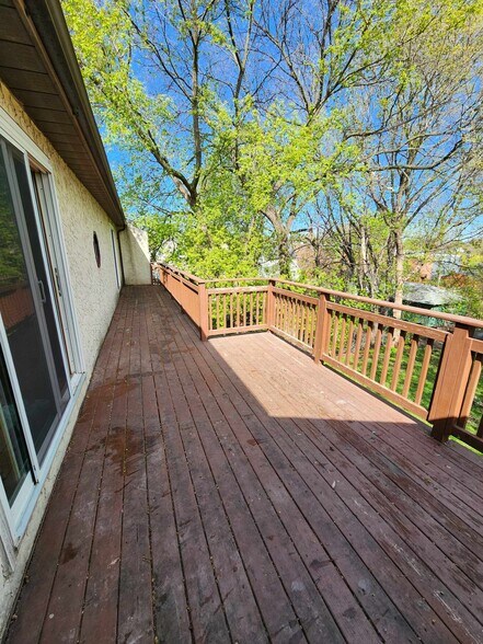 Building Photo - 265 Stevens St W