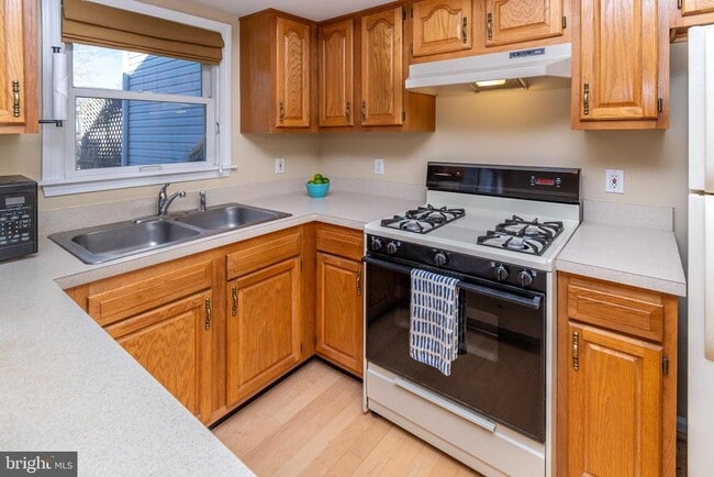 Building Photo - 62 Church St