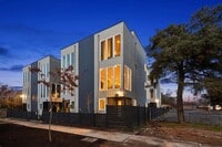 Building Photo - 3 Bed 2 Bathroom White Center Townhouse