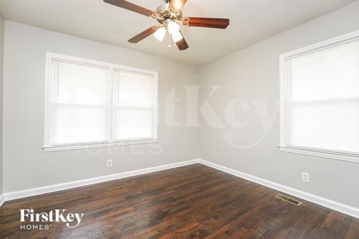 Building Photo - 1371 David Cir