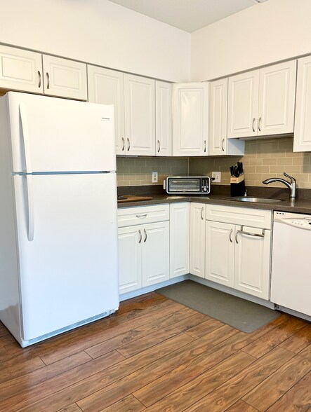 Kitchen - 85 Viscount Dr