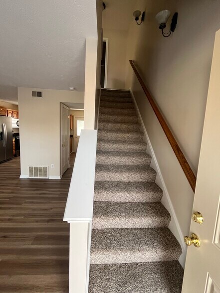 Building Photo - 6121 Upper Hunters Trace