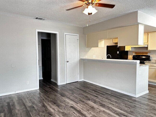 Building Photo - 6110 Wheless Cove