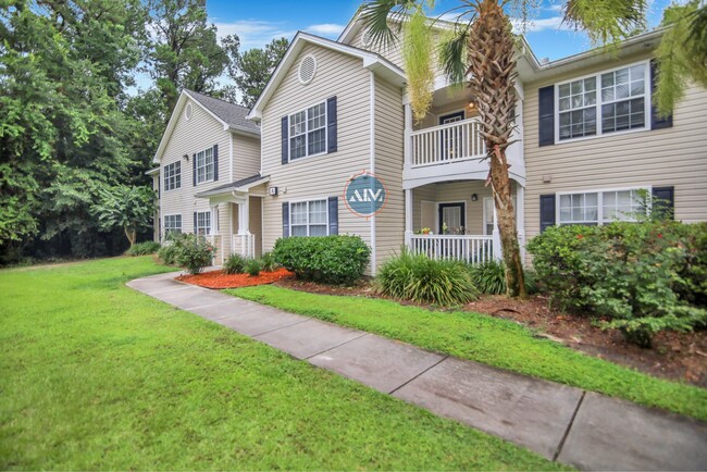 Building Photo - Beautiful 3-Bedroom Villa in Charming Wood...