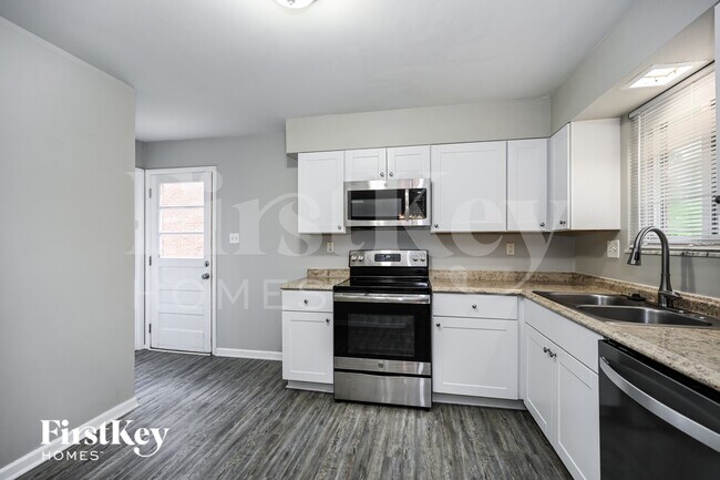 Building Photo - 1745 Pinebluff Ln