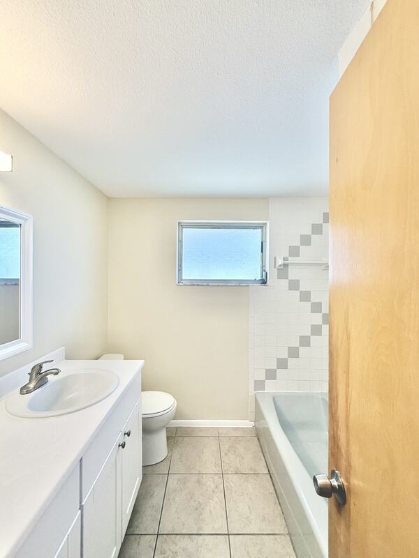 Building Photo - 8026 Brighton Dr