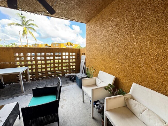 Building Photo - 9701 Fontainebleau Blvd