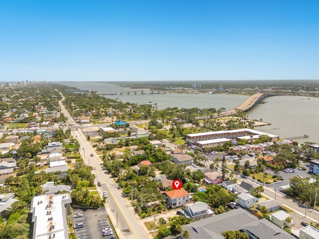 Building Photo - Charming 3 Bedroom, 2 Bathroom Two-Story H...