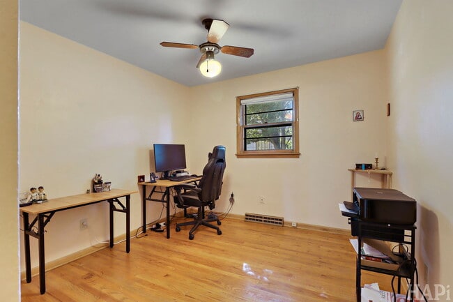 Building Photo - 4012 Pleasant Valley Blvd