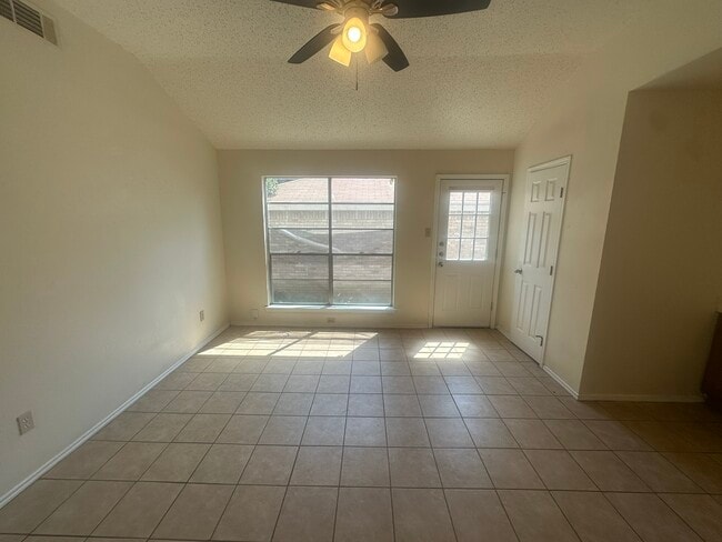 Building Photo - 9515 Brook Green